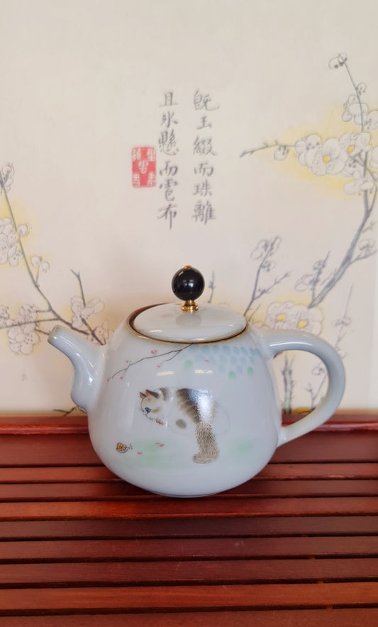 Tea Pot Cat