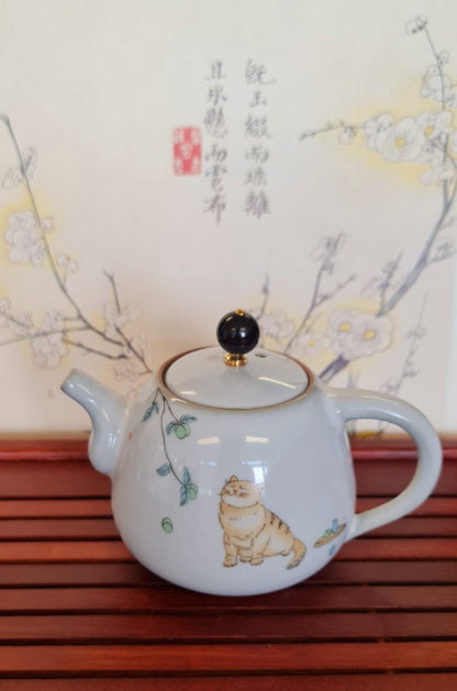 Tea Pot Cat