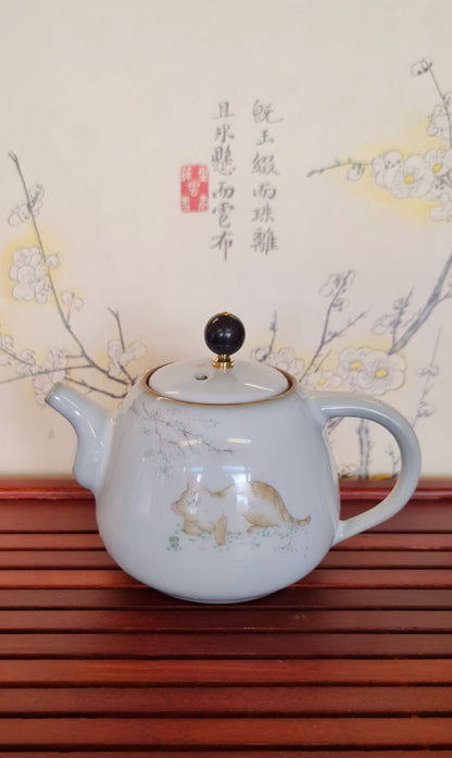 Tea Pot Cat