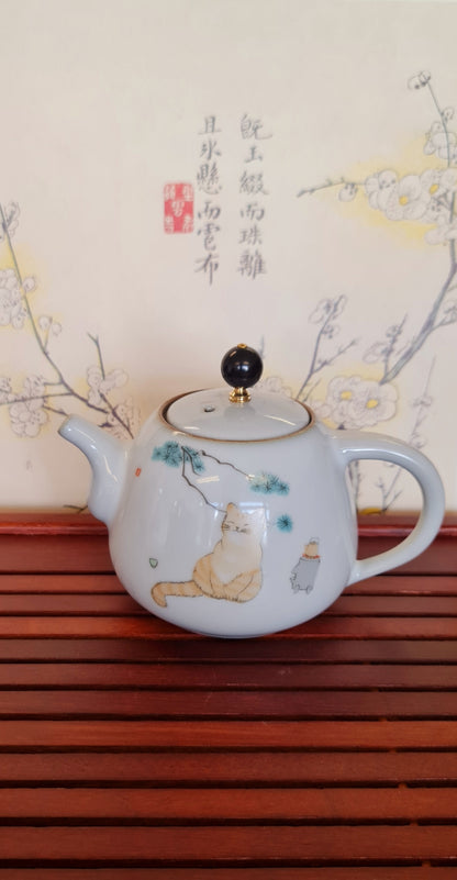 Tea Pot Cat