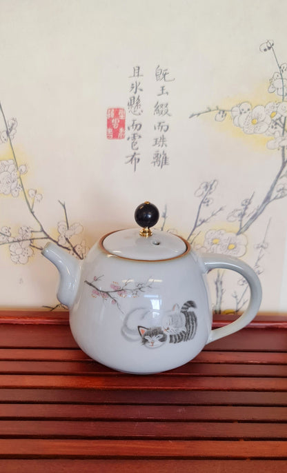 Tea Pot Cat