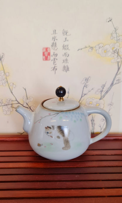 Tea Pot Cat